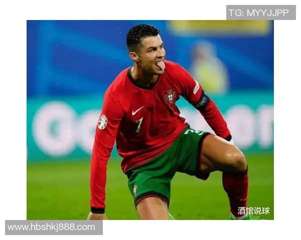 球迷疯狂冲入赛场夺C罗球衣引发热议的奇葩瞬间